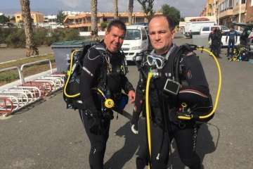 La limpieza de fondos marinos de La Garita 'rueda' con éxito (Foto TA)